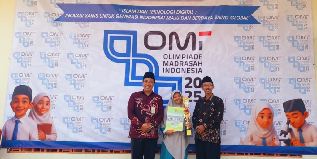 Gisya Apriliani Putri Santriwati PontrenMu Daarul Ulum Raih Juara 1 OMI IPS Cilacap, Siap Bersaing ke Tingkat Provinsi