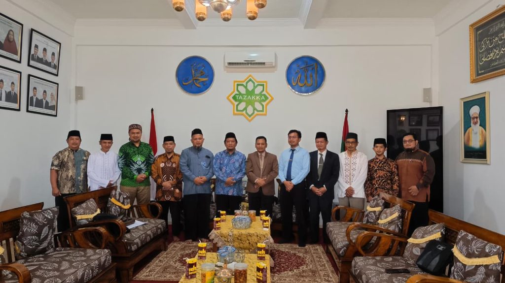 Belajar Kemandirian Ekonomi dan Pola Asuh Santri, PPMTQ Al Ijtihad Sirau Sambangi Pondok Modern Tazakka